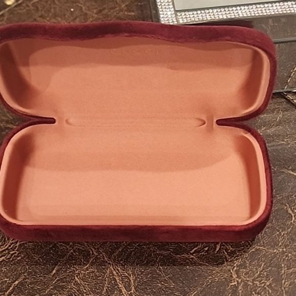 Gucci Authentic Red Velvet Eyewear/Sunglasses Case - Picture 3 of 7